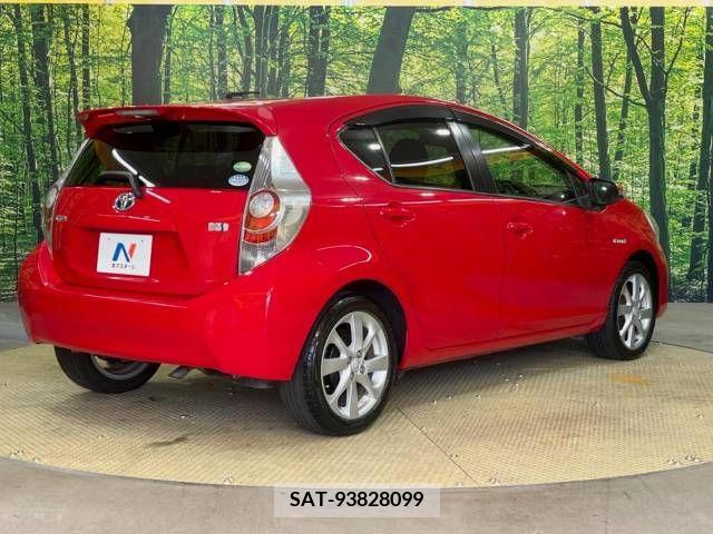 Toyota AQUA 2013-03 260586-17