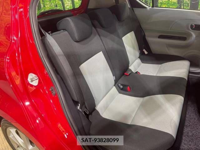 Toyota AQUA 2013-03 260586-12