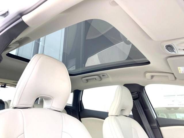 Volvo V40 2020-03 188002-4