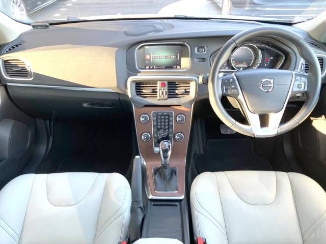 Volvo V40 2020-03 188002-1