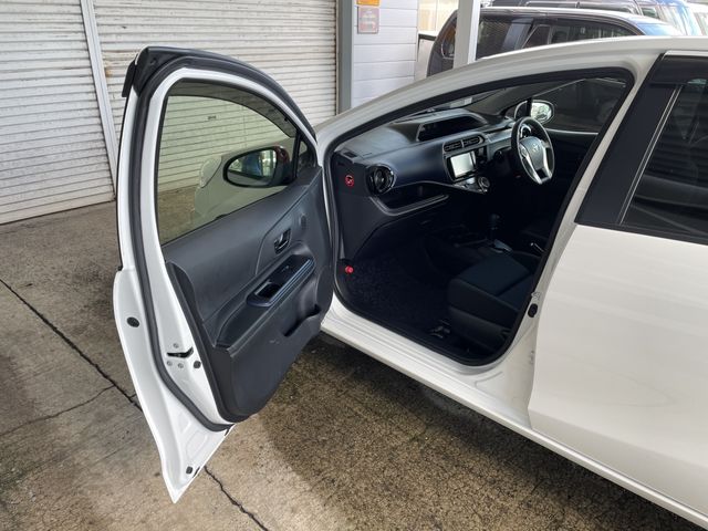 Toyota AQUA 2017-06 8510-22