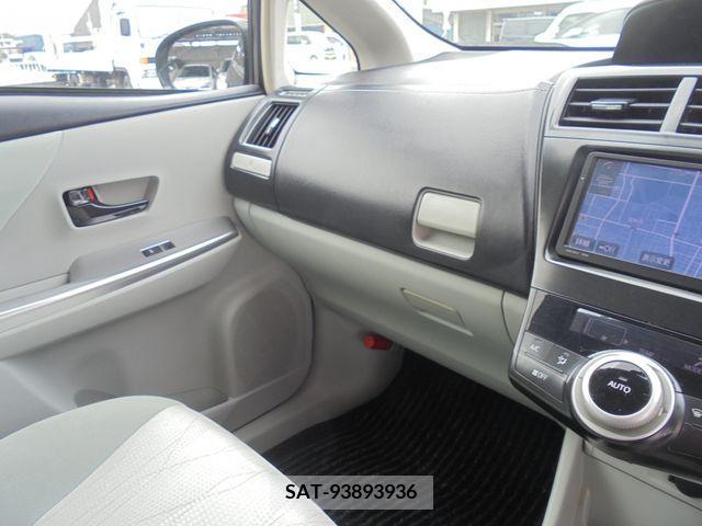 Toyota PRIUS ALPHA 2011-10 327519-12