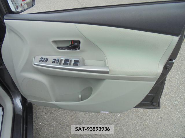 Toyota PRIUS ALPHA 2011-10 327519-13