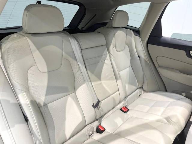 Volvo XC60 2020-04 17323-10