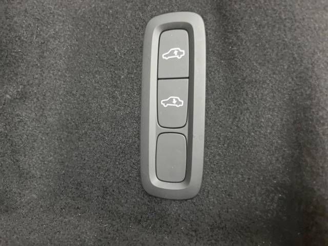 Volvo XC60 2020-04 17323-13