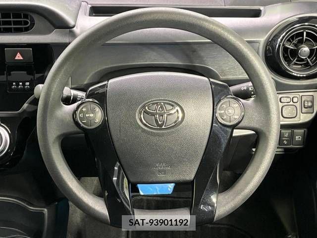 Toyota AQUA 2017-03 204643-11