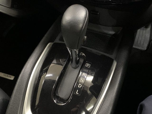 Nissan X-TRAIL 2015-03 12553-19