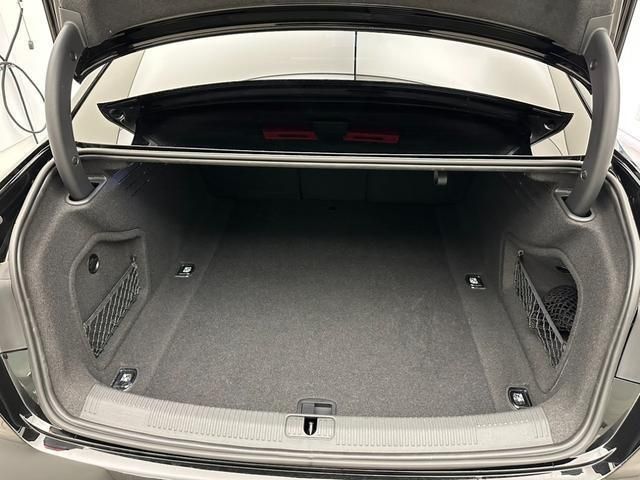 Audi A4 2021-10 181875-16