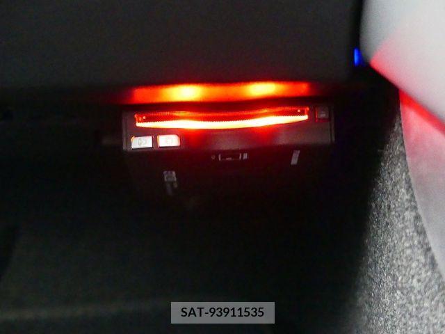 Tesla MODEL 3 2022-02 334883-13