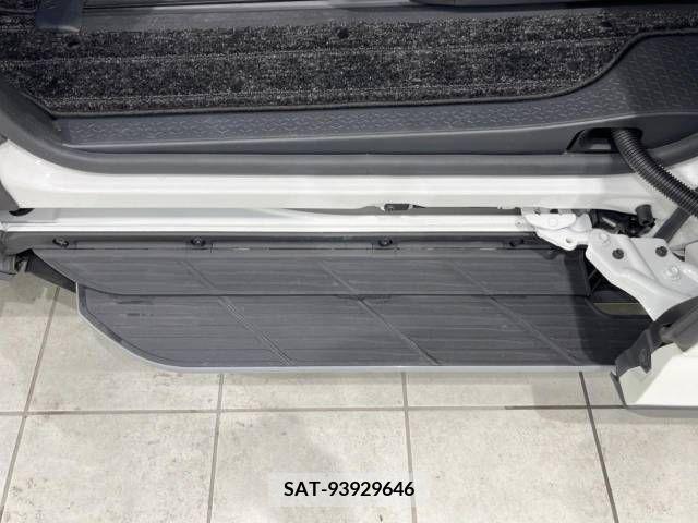 Toyota NOAH 2022-07 298096-6