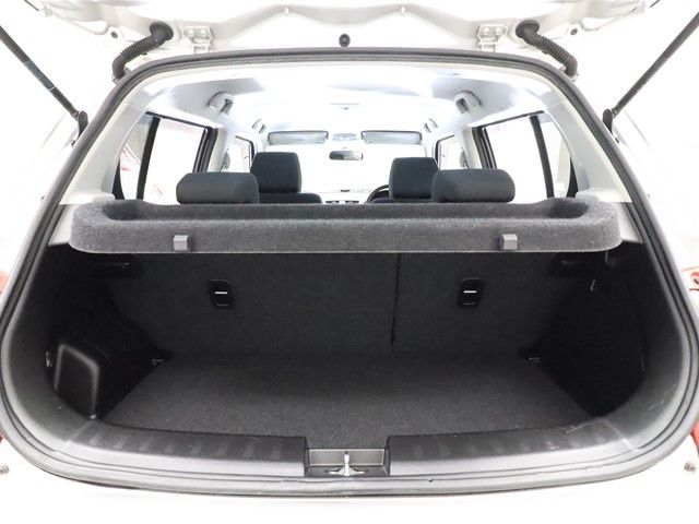 Suzuki SWIFT 2011-04 26880-7