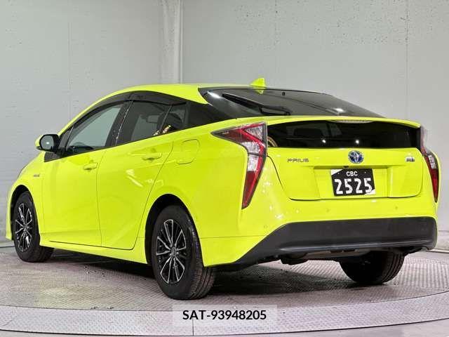 Toyota PRIUS 2016-12 236091-10