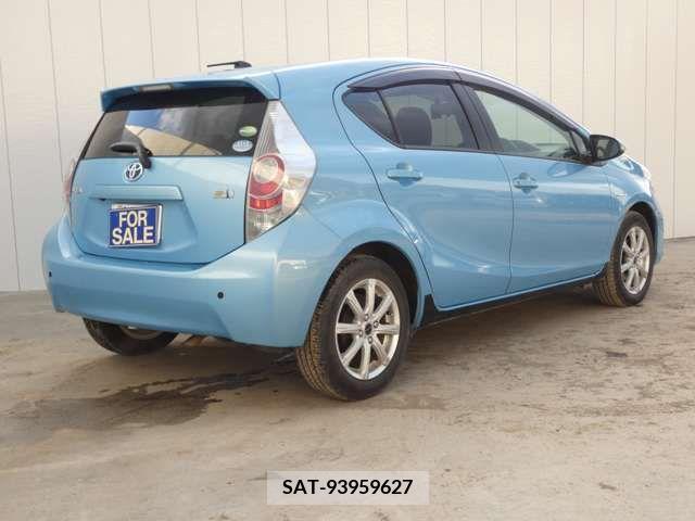 Toyota AQUA 2012-06 385662-7