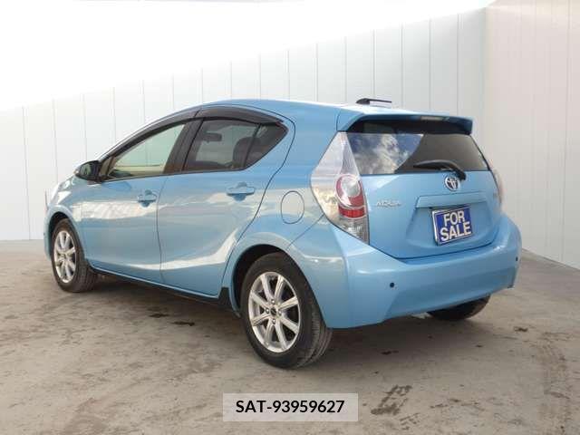 Toyota AQUA 2012-06 385662-5