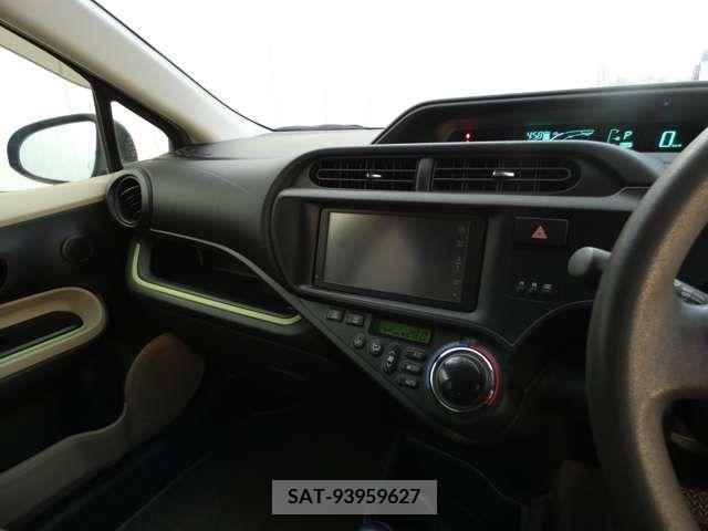 Toyota AQUA 2012-06 385662-13