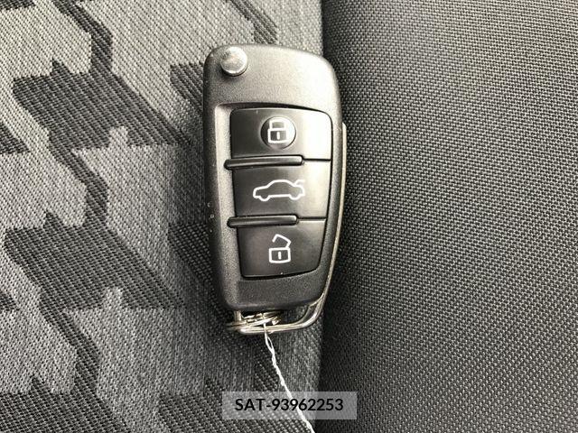 Audi A3 SEDAN 2015-07 338517-25