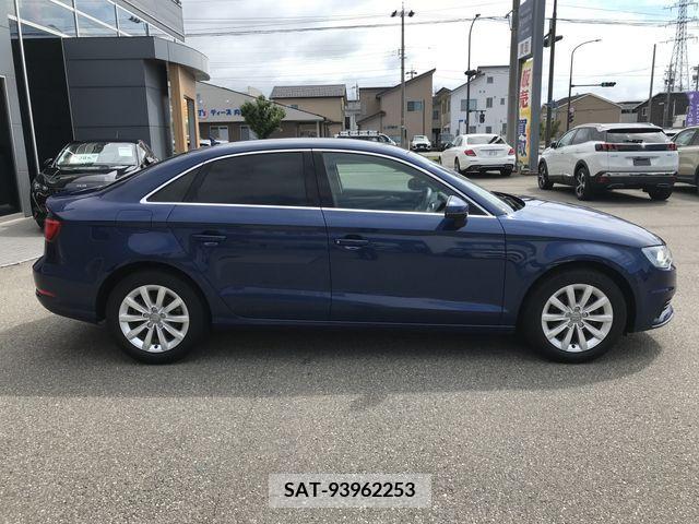 Audi A3 SEDAN 2015-07 338517-5