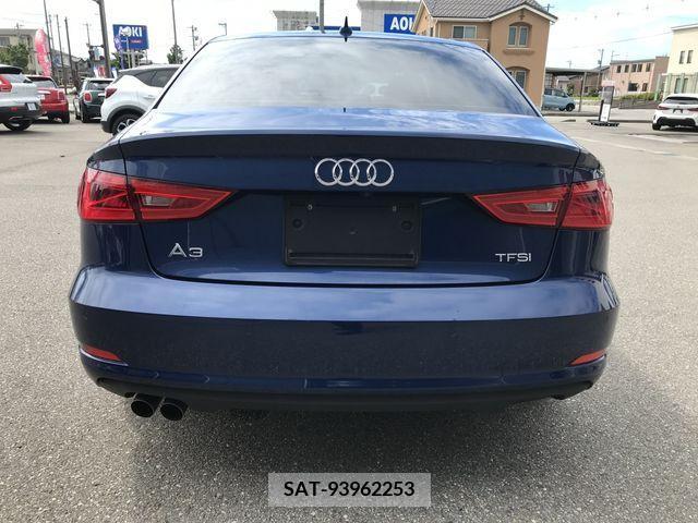 Audi A3 SEDAN 2015-07 338517-8