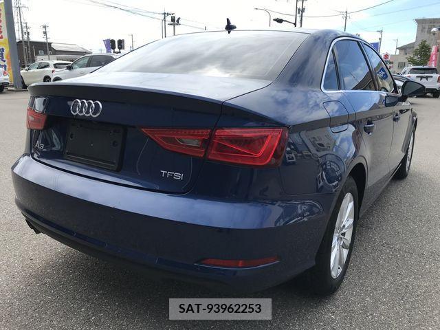 Audi A3 SEDAN 2015-07 338517-2
