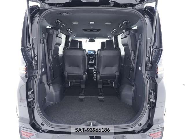 Toyota VOXY 2023-10 339835-9
