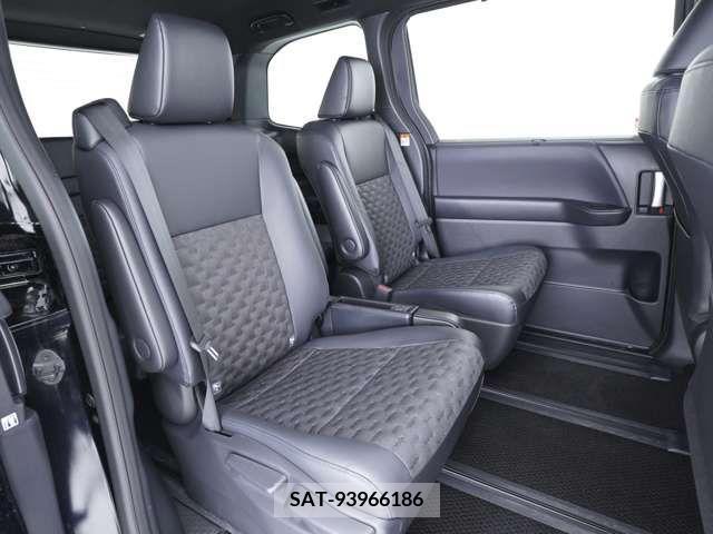 Toyota VOXY 2023-10 339835-6