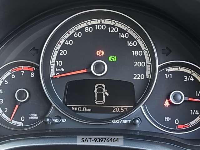 VolksWagen UP! 2017-06 243444-11