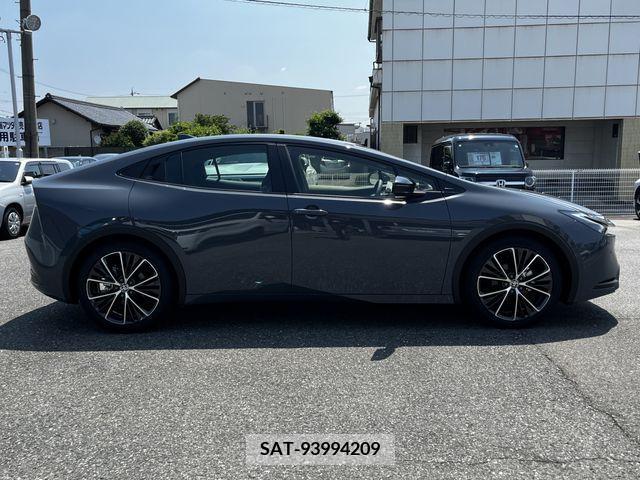 Toyota PRIUS 2023-12 380093-24