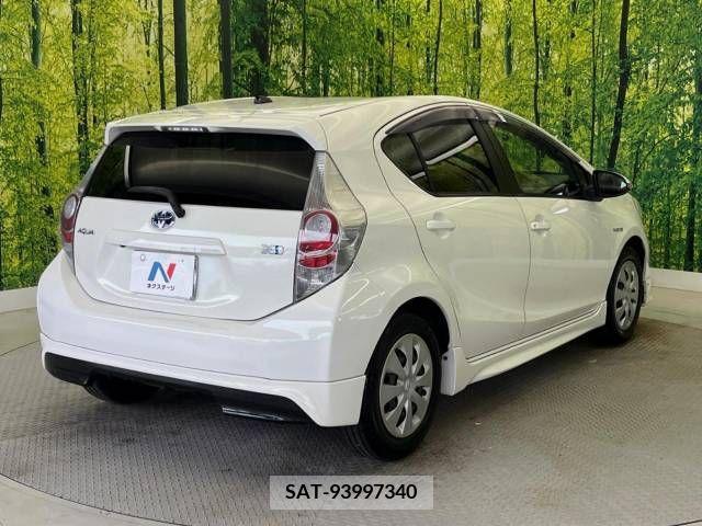 Toyota AQUA 2013-03 344805-17