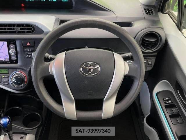 Toyota AQUA 2013-03 344805-11