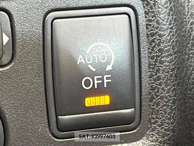 Nissan NOTE 2013-08 375574-5