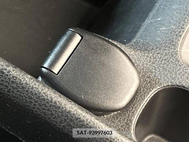 Nissan NOTE 2013-08 375574-7