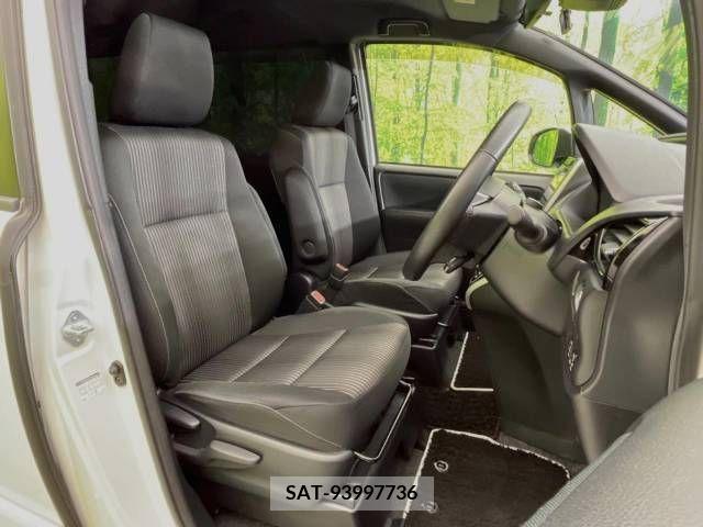 Toyota VOXY 2019-10 225160-8