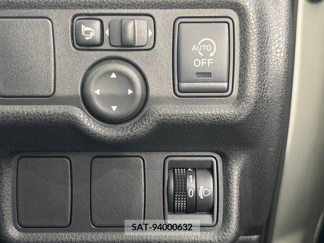 Nissan NOTE 2013-07 340096-5