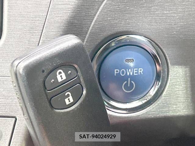 Toyota PRIUS 2013-10 339624-6