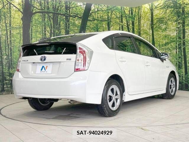 Toyota PRIUS 2013-10 339624-17