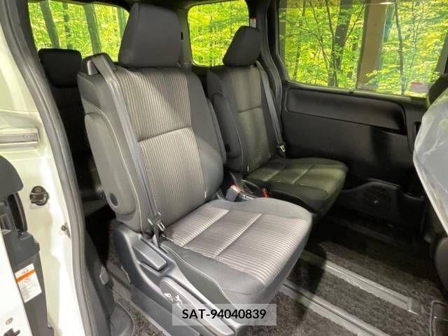 Toyota VOXY 2019-03 288896-8