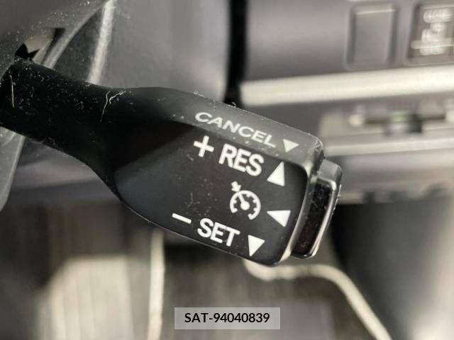 Toyota VOXY 2019-03 288896-5
