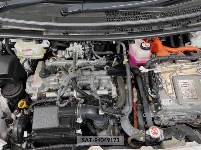 Toyota AQUA 2019-06 337393-18