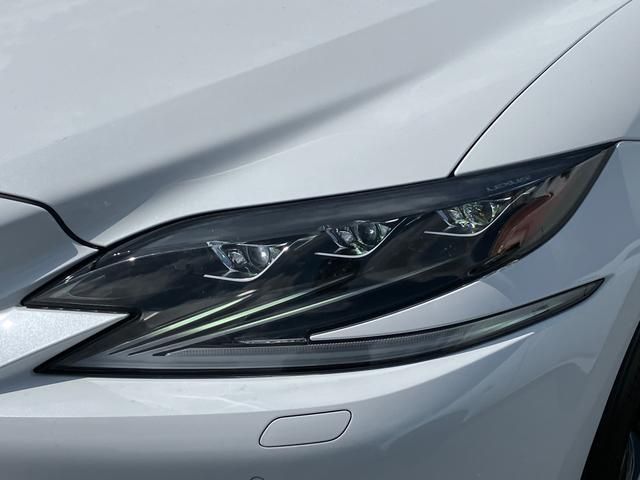Lexus LS 2018-12 15653-3