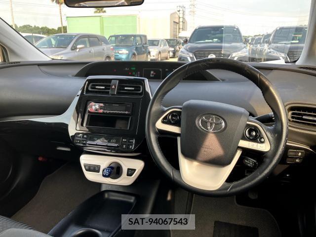 Toyota PRIUS 2017-01 328696-1