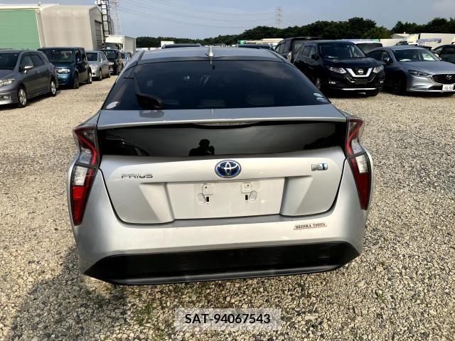 Toyota PRIUS 2017-01 328696-3