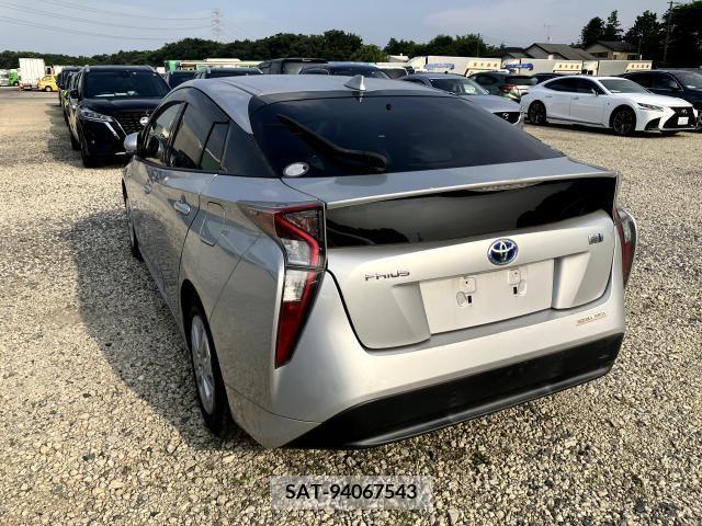Toyota PRIUS 2017-01 328696-2