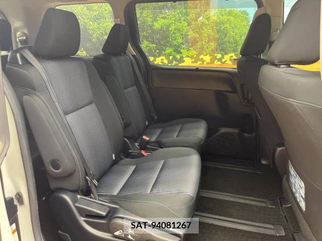 Toyota VOXY 2016-11 321695-9