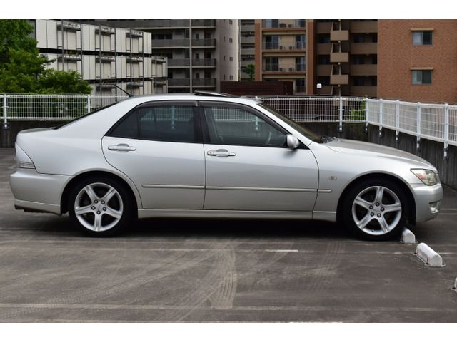 Toyota ALTEZZA 2000-05 1981-9