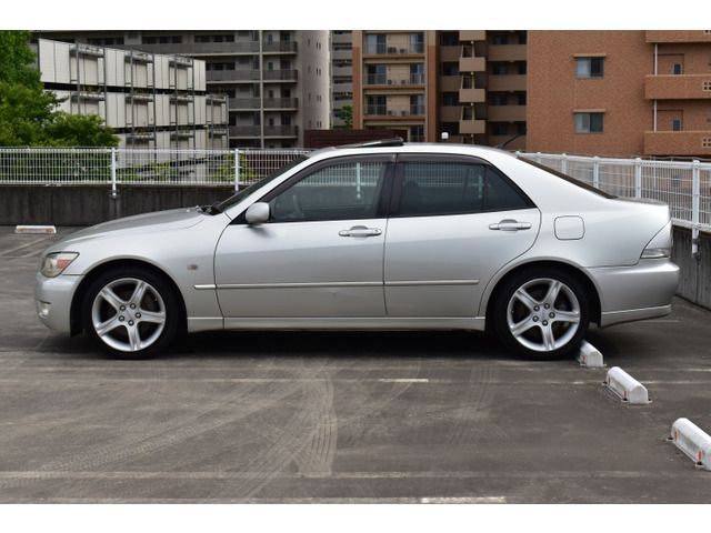 Toyota ALTEZZA 2000-05 1981-8
