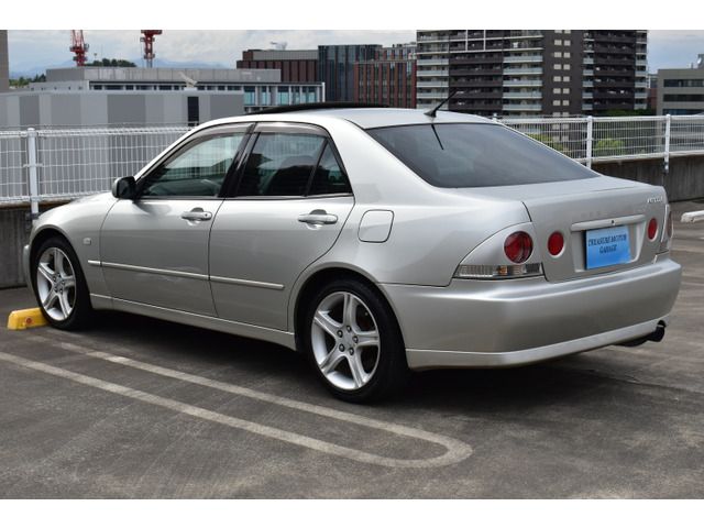 Toyota ALTEZZA 2000-05 1981-7