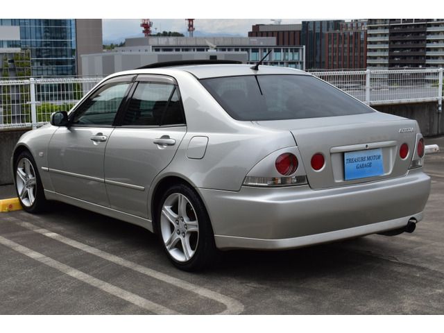 Toyota ALTEZZA 2000-05 1981-5