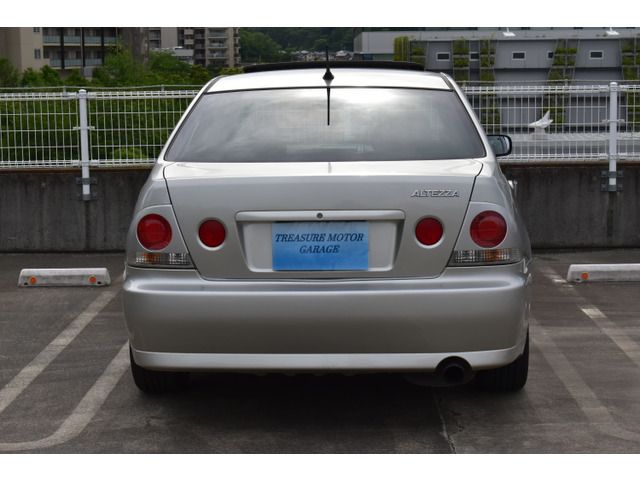 Toyota ALTEZZA 2000-05 1981-11