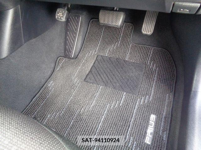Toyota PRIUS 2019-03 231685-17