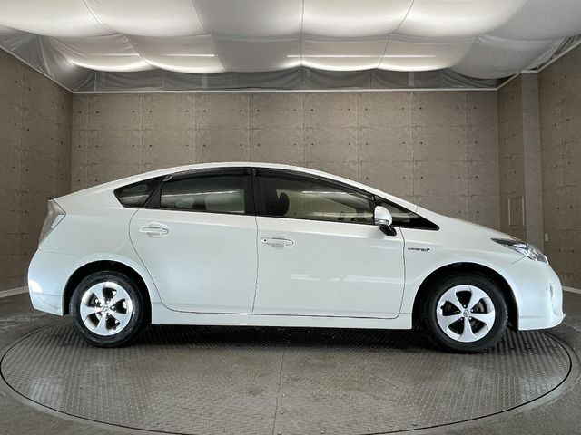 Toyota PRIUS 2014-12 186155-7